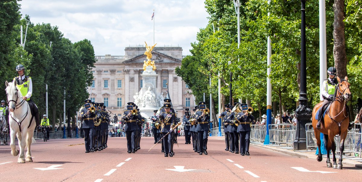 📣 Last few remaining tickets now 30% off! 📣

Join us this Saturday in Lincoln Cathedral for a special concert by the Band of the Royal Air Force College and Lincoln Cathedral Choir to mark 80 years since VE Day.

Book your tickets today.

lincolncathedral.com/events/raf-air…