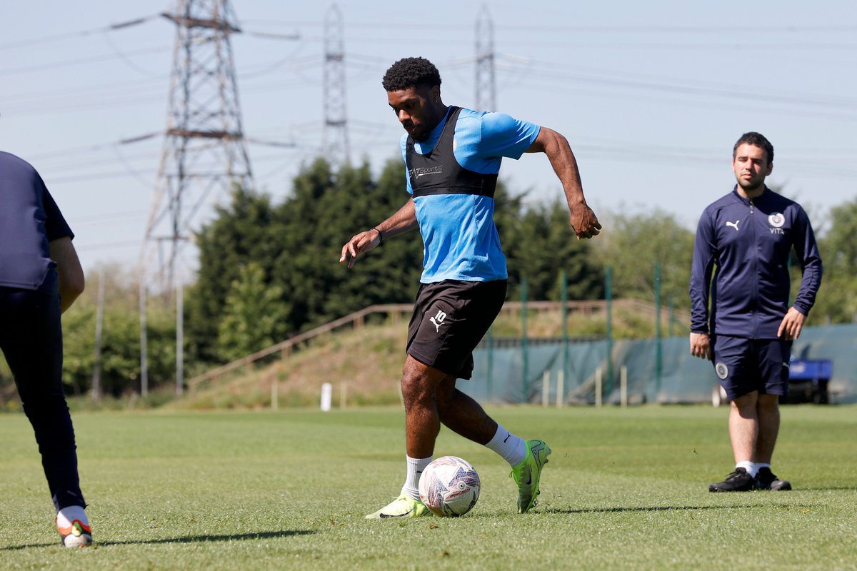 One last big push, lads 👏 

#StockportCounty