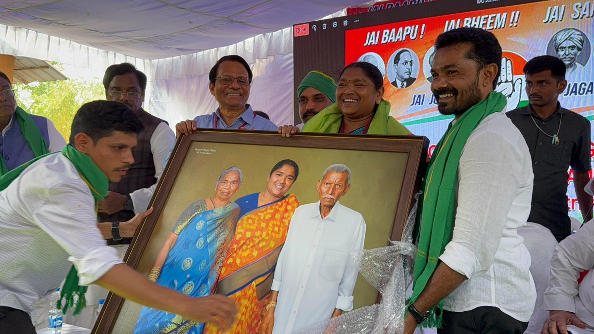 Danasari Seethakka (@meeseethakka) on Twitter photo మంచిర్యాల జిల్లాలో జన్నారం మండలకేంద్రంలో ఏఐసీసీ ఆధ్వర్యంలో బునియాది (ఆదివాసీ) కార్యకర్తల సమ్మేళనంలో పాల్గొన్నాం.
ఆదివాసీల హక్కుల పరిరక్షణకు, కాంగ్రెస్ పార్టీ చేస్తున్న పోరాటాన్ని బలంగా తీసుకెళ్లాలని కార్యకర్తలకు పిలుపునిస్తూ.
<a href="/INCIndia/">Congress</a> <a href="/INCTelangana/">Telangana Congress</a> <a href="/RahulGandhi/">Rahul Gandhi</a> మంచిర్యాల జిల్లాలో జన్నారం మండలకేంద్రంలో ఏఐసీసీ ఆధ్వర్యంలో బునియాది (ఆదివాసీ) కార్యకర్తల సమ్మేళనంలో పాల్గొన్నాం.
ఆదివాసీల హక్కుల పరిరక్షణకు, కాంగ్రెస్ పార్టీ చేస్తున్న పోరాటాన్ని బలంగా తీసుకెళ్లాలని కార్యకర్తలకు పిలుపునిస్తూ.
<a href="/INCIndia/">Congress</a> <a href="/INCTelangana/">Telangana Congress</a> <a href="/RahulGandhi/">Rahul Gandhi</a>