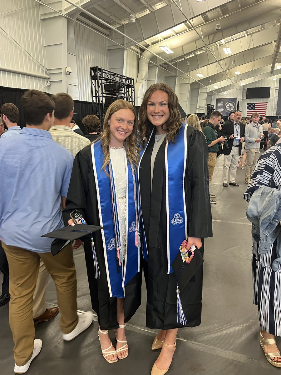 BIG Congrats to our Six Seniors that graduated on Saturday 🥹 Ashley, Carly, Lauren, Marilyn, Kendall, and Caitlin we are so beyond proud of you!! 👩🏼‍🎓 We cannot wait to see what’s next….. Love you all! 💕 #ChargeOn