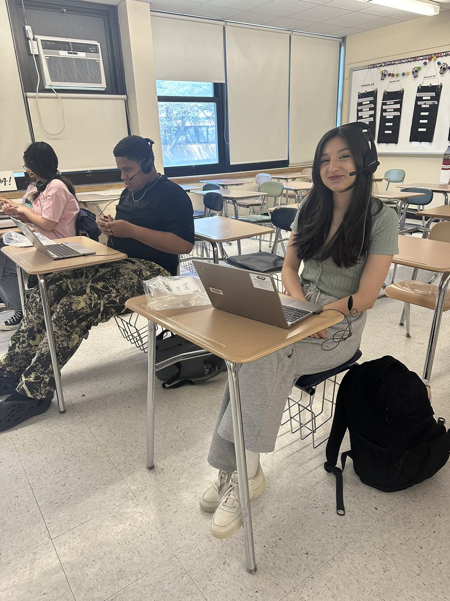 CestLaVilla's tweet photo. Bonne chance mes élèves! You are going to do SO WELL on your AP French Exam today! ✨🌍🇫🇷 Ça y est! 🎉 Enjoy your first ever care package from me 🥹#WeAreBethpage #APFrench #Fière https://t.co/vlFoP2tVch
