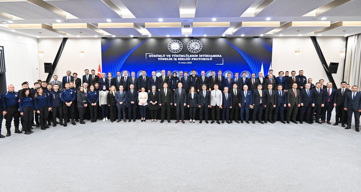 Adalet Bakanlığı olarak Çalışma ve Sosyal Güvenlik Bakanlığıyla “Hükümlü ve Yükümlülerin İstihdamına Yönelik İş Birliği Protokolü” imzaladık.

Çalışma ve Sosyal Güvenlik Bakanımız Sayın Vedat Işıkhan’la birlikte imzaladığımız protokol kapsamında: 
✅ Hükümlü ve yükümlülerin