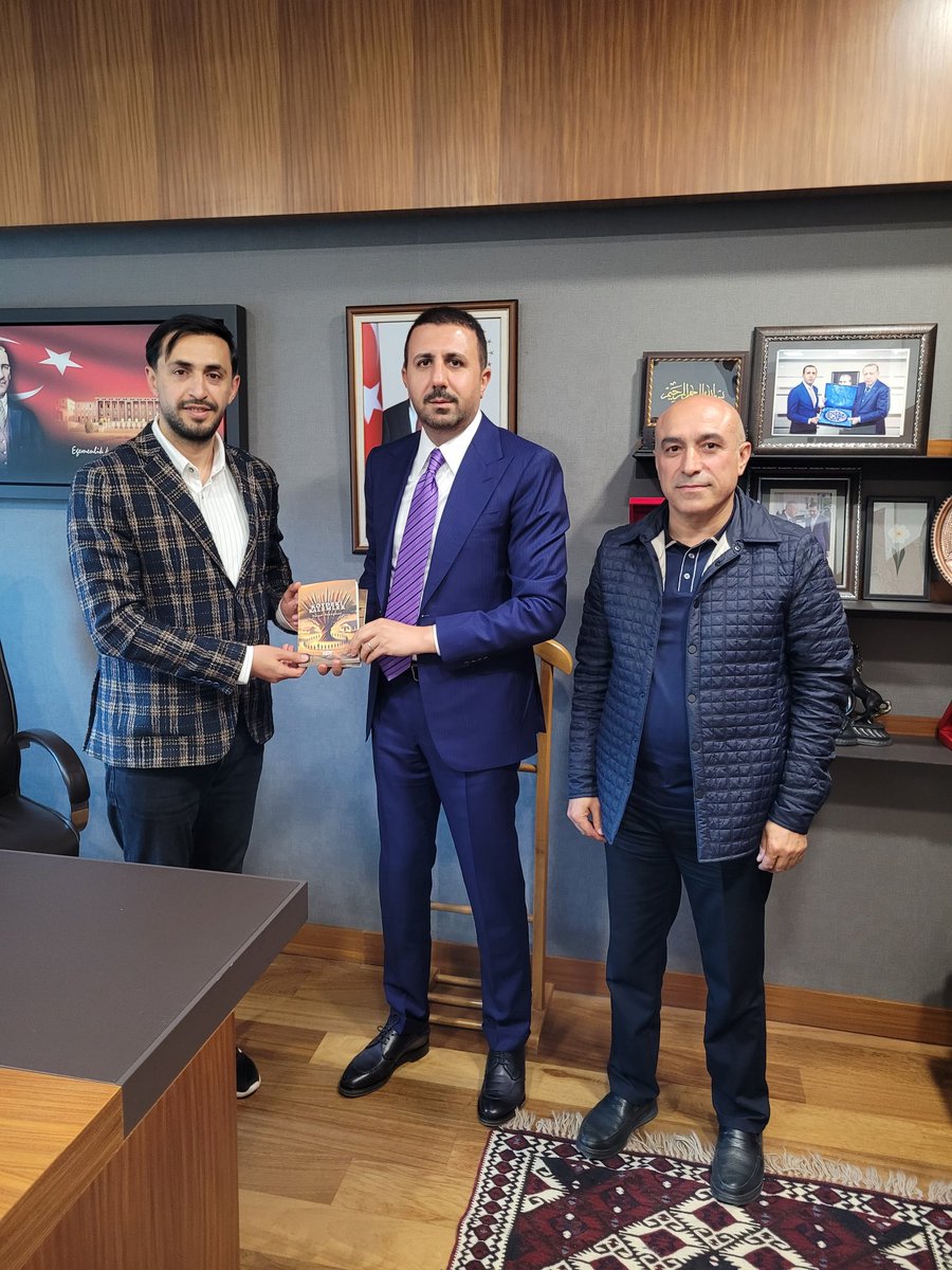 Turgut Soyuguzel (@tsoyuguzel1) on Twitter photo Bitlis kmilletvekilimize kitaplarımı takdim ettim. Bir yazar için en büyük mutluluk, kaleminin memleketiyle buluşmasıdır <a href="/T_Bedirhanoglu/">Turan Bedirhanoğlu</a> Bitlis kmilletvekilimize kitaplarımı takdim ettim. Bir yazar için en büyük mutluluk, kaleminin memleketiyle buluşmasıdır <a href="/T_Bedirhanoglu/">Turan Bedirhanoğlu</a>