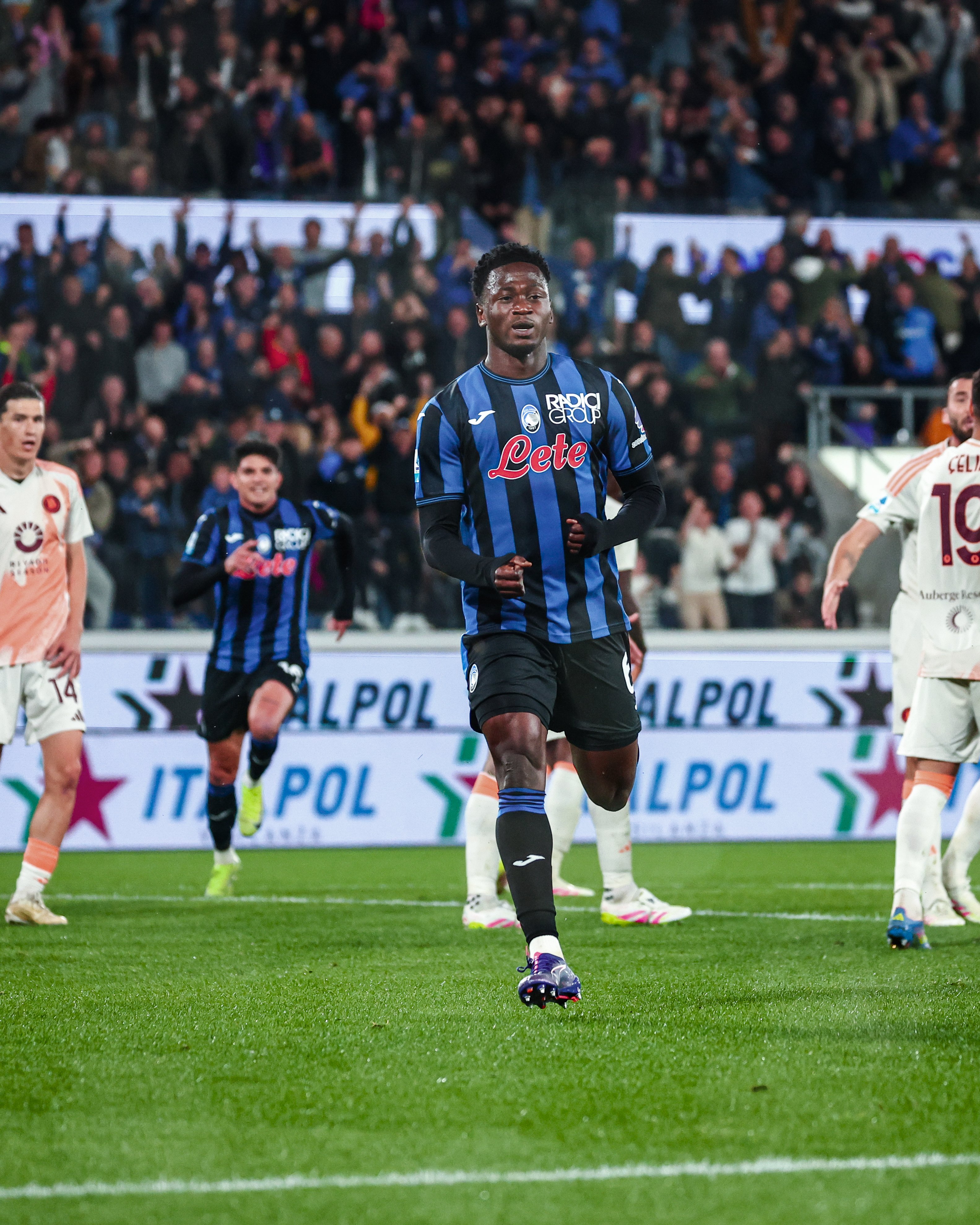 لاعبو أتالانتا. (أ ف ب) 