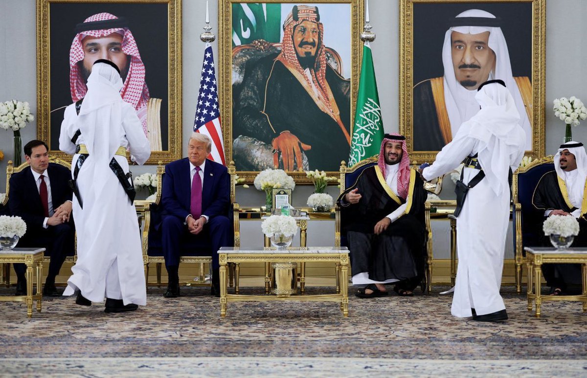 bdhalharbi's tweet photo. مصنع القرار هنا  بالمملكه العربيه السعودية 

حفظ الله خادم الحرمين وولي عهده

 #القمه_السعوديه_الامريكيه https://t.co/ghpGQy4uiB