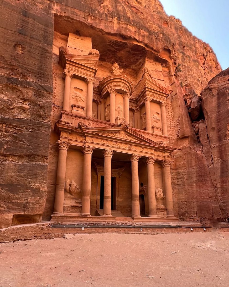 Petra’s ultimate showstopper, carved to impress 🔥🔥🔥

📸 ellean_83

#KingdomOfTime #VisitJordan #ShareYourJordan #Petra #Jordan