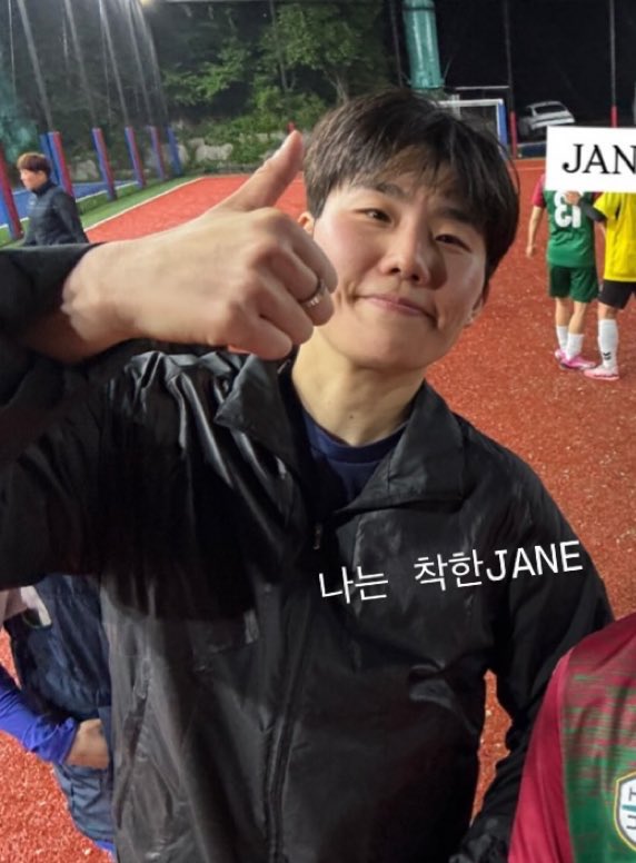 반지 낀거 너무 조아서 잠다깸