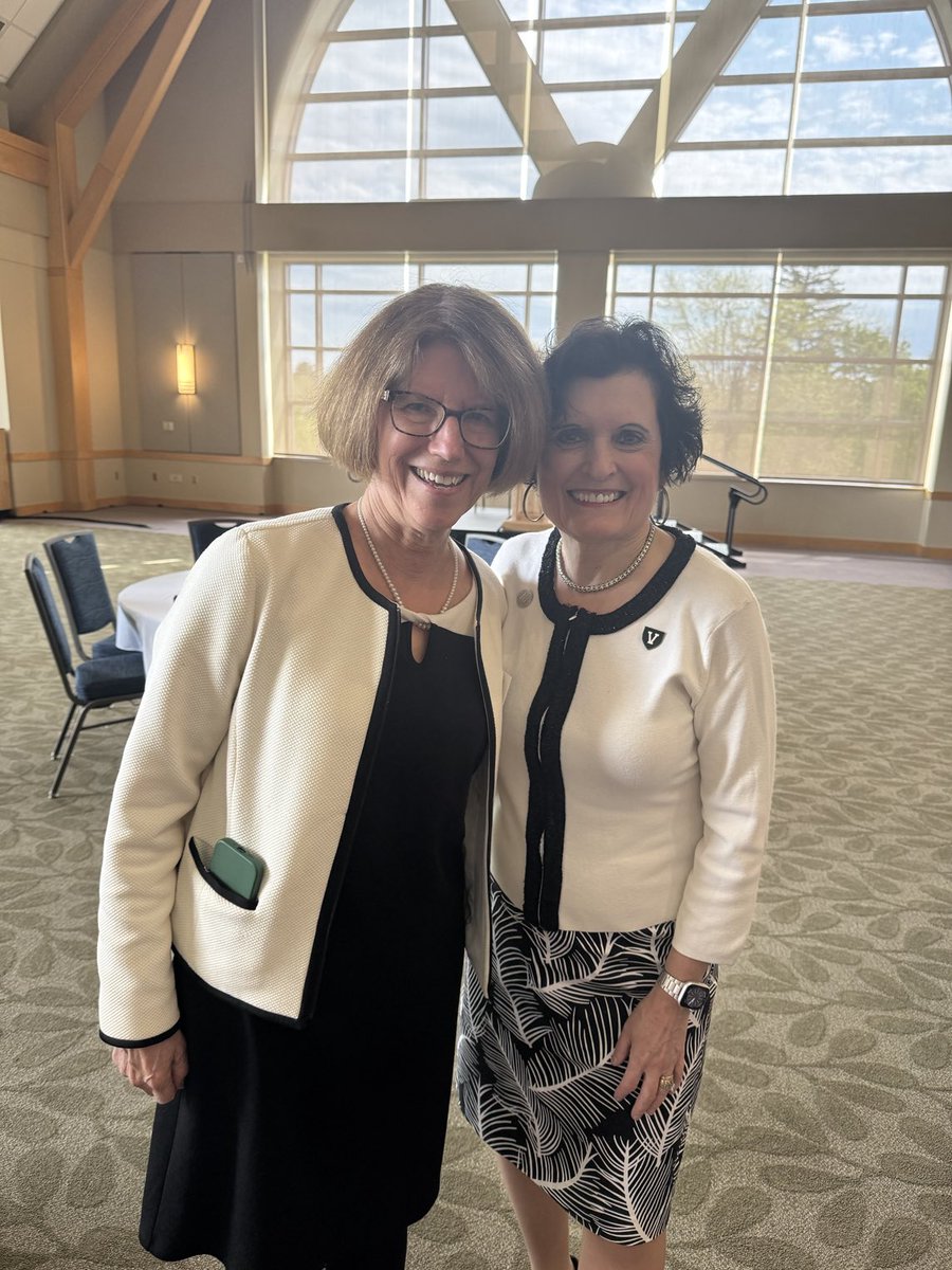 UVMPattyPrelock's tweet image. Congratulations on your retirement Dean Leslie Parise and thank you for leadership @UVMCALS @uvmvermont
