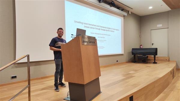 Proud of our Young Researchers!👏

Gema Gorjón (<a href="/roue_s/">Roué Lab</a>)🧪 shared her work on IRAK4 inhibitors for ABC-DLBCL, and Dani Ortega (<a href="/vrodillab/">Rodilla Lab_IJC</a>)🔬 presented novel biomarkers in triple-negative breast cancer. 

Incredible science happening in our labs—exciting times ahead! 🧬✨