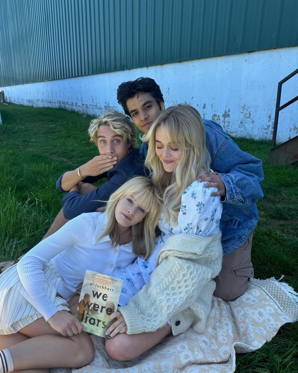 districtshields's tweet image. If I had a nickel for every time Emily Lind worked with a The Hunger Games: Sunrise on the Reaping cast member, I’d have 3 nickels
-Maysilee Donner: McKenna Grace (Ghostbusters)
-Haymitch Abernathy: Joseph Zada (We Were Liars)
-Lenore Dove Baird: Whitney Peak (Gossip Girl)