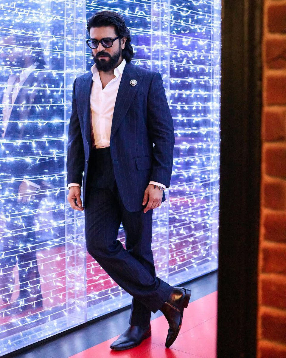 Global Star Slaying with his looks 💥🔥

<a href="/AlwaysRamCharan/">Ram Charan</a> 
#GlobalStarRamCharan 
#Peddi