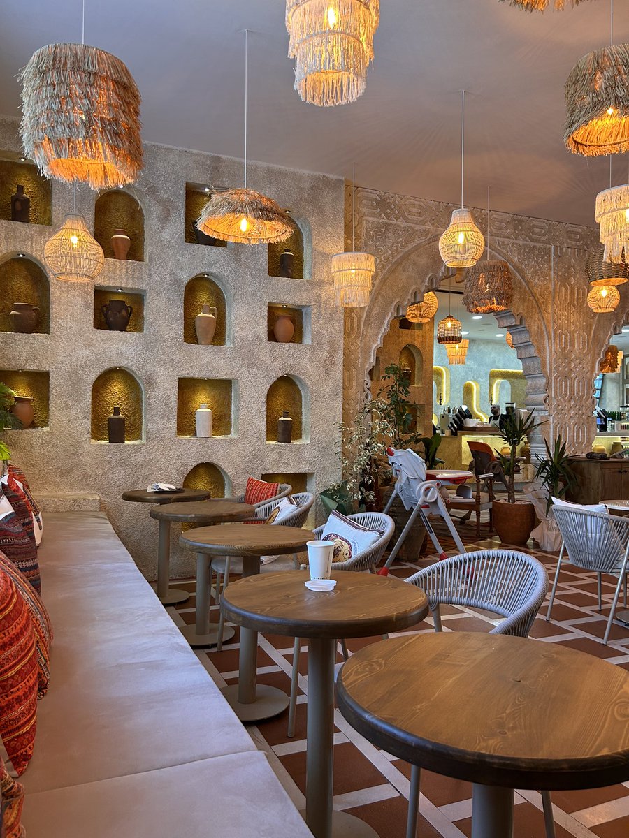 Kısa bir anda uzun uzun kalmak.