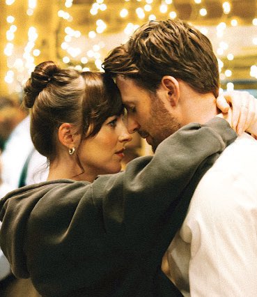 updatingcevans's tweet image. new look at chris evans and dakota johnson for ‘materialists’ 👀