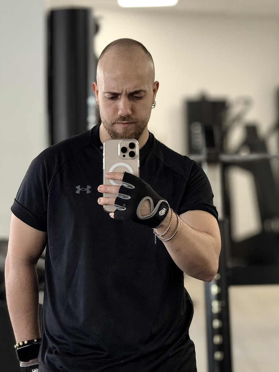 tontaronico's tweet photo. Smaltiamo il vino di ieri sera 🥴 https://t.co/8Y9kjMUSTM