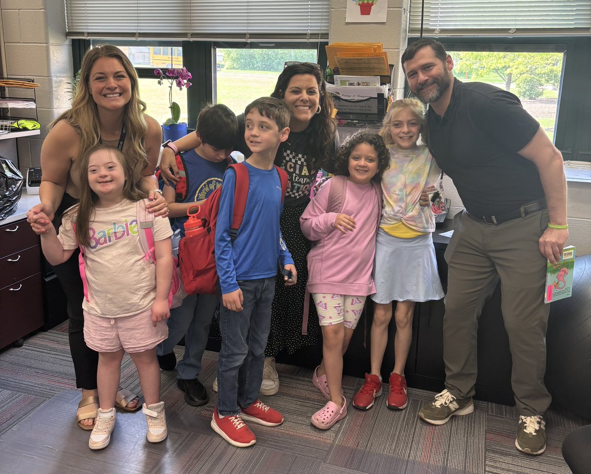 Lauren Doornbos (@ldoornbosrv) on Twitter photo The room 28 crew got to do the morning announcements this morning with <a href="/PrincipalSWeeks/">Sara Weeks</a> and <a href="/johnnybschool/">Johnny Lee Billingsley</a> !!! <a href="/SD113A/">SD113A</a> #rebelpride The room 28 crew got to do the morning announcements this morning with <a href="/PrincipalSWeeks/">Sara Weeks</a> and <a href="/johnnybschool/">Johnny Lee Billingsley</a> !!! <a href="/SD113A/">SD113A</a> #rebelpride
