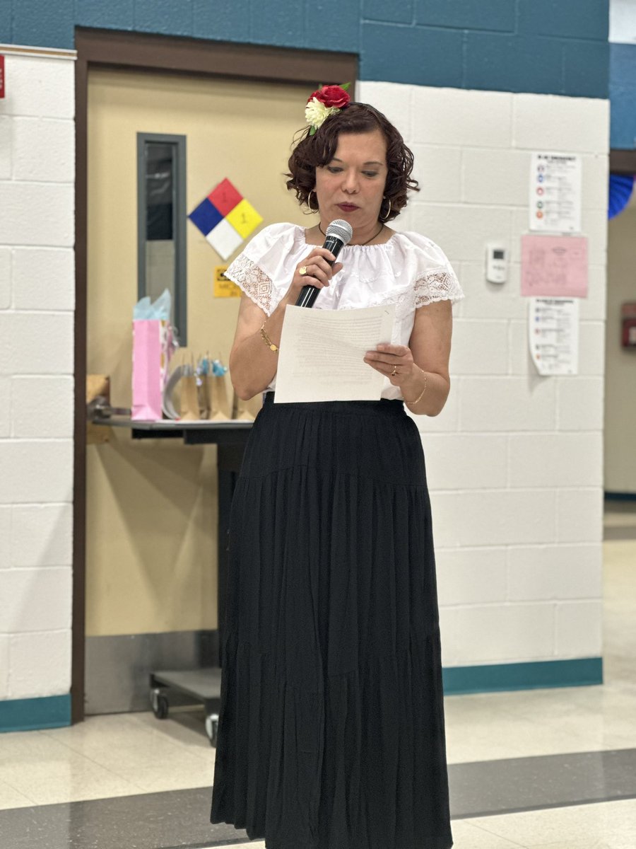 EReyes_CI's tweet image. Last night, the Myrtle Cooper Pirates celebrated their inaugural “Noche Mexicana,” showcasing our rich Hispanic heritage. Special thanks to our dedicated leader, Mrs. Olave-Gilbert, for her commitment to our Dual Language Academy. ❤️💙 #TeamSISD #DualLanguage @SocorroISD