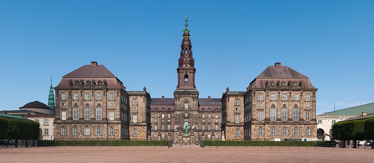 Dansk Blockchain Forum på Christiansborg

Hvorfor Blockchain, hvordan det bruges nu og Danmark som en stærk teknologisk hub – i hjertet af det danske demokrati

Den 14. maj samler vi i samarbejde med folketingsmedlem Mohammad Rona (<a href="/mohammad_rona/">Mohammad Rona</a>) fra <a href="/moderaterne_dk/">Moderaterne</a> politikere,
