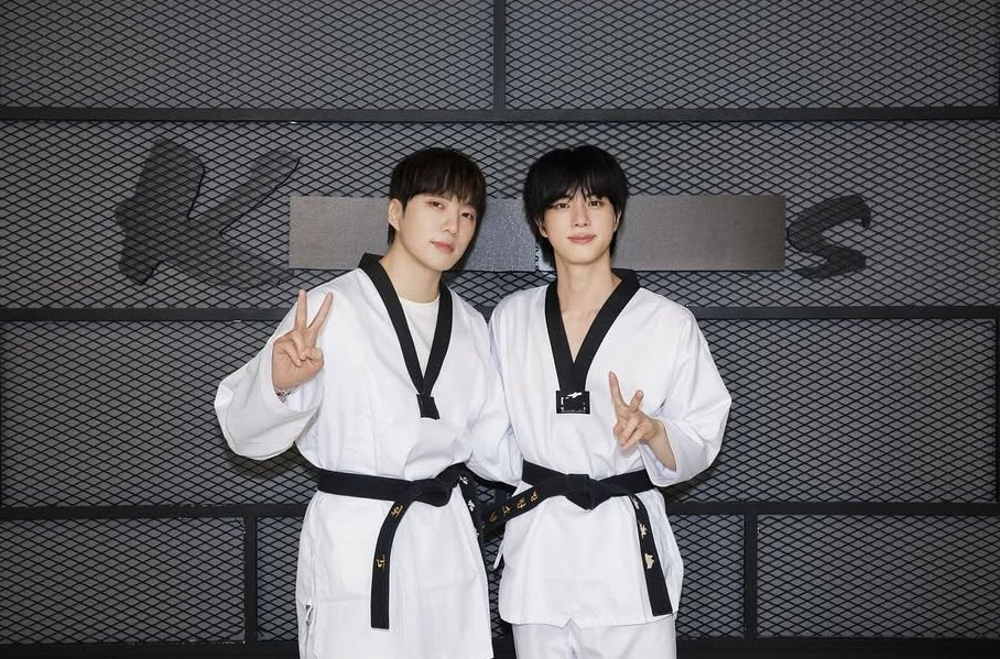 KANG SEUNGYOON WEVERSE 강승윤 위버스 🐥🦊🐶 (@seungyoonwverse) on Twitter photo 250513 #KANGSEUNGYOON insta post
caption: “Trainer Kim Seokjin, thank you for all your hard work🫡 #.RunSeokjin”
🔗instagram.com/p/DJmKs9mTiS-/…
#YOON #강승윤 #SEUNGYOON #WINNER #위너 <a href="/official_yoon_/">official_yoon_</a> 강승윤 위너 <a href="/yginnercircle/">OFFICIAL INNER CIRCLE</a> 250513 #KANGSEUNGYOON insta post
caption: “Trainer Kim Seokjin, thank you for all your hard work🫡 #.RunSeokjin”
🔗instagram.com/p/DJmKs9mTiS-/…
#YOON #강승윤 #SEUNGYOON #WINNER #위너 <a href="/official_yoon_/">official_yoon_</a> 강승윤 위너 <a href="/yginnercircle/">OFFICIAL INNER CIRCLE</a>