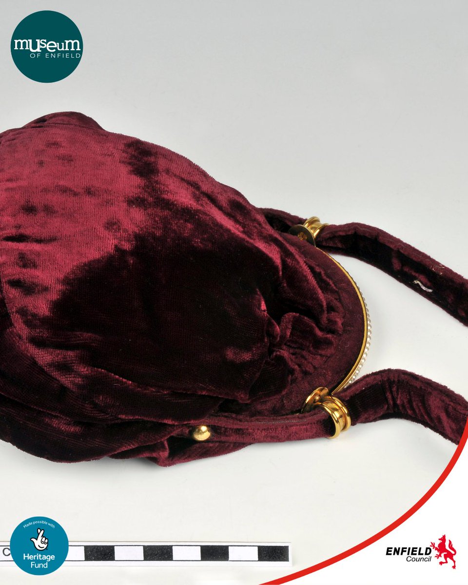 Here's Jannat's #StoriesfromtheStore

I love this vintage bag! More than just an accessory, it reflects the style and craftmanship of the era. Who might have owned this bag? What stories does it hold? 

#DYCObjectStories #Museums #Enfield @enjoyenfield <a href="/WFCTweets/">WalthamForestCollege</a>