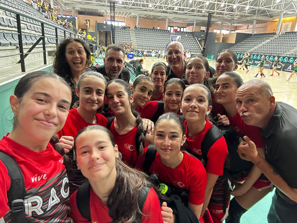 🔥 ¡El infantil del <a href="/CDRaCa/">CD Tear Ramón y Cajal</a> se va al Campeonato de España! 

💪🏻 Tras conseguir un meritorio tercer puesto en el #CADEBA que se ha celebrado en San Fernando, las chicas de <a href="/ismaelpuyana88/">Ismael Puyana Castellano</a> han conseguido el pase al torneo nacional. 

🙌 Se celebrará del 1-7 de junio en Huelva.