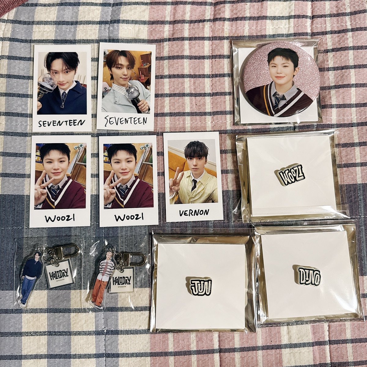 セブチ holiday ディノ ピンバッジ PINS(SEVENTEEN - SEVENTEEN セブチ holiday ディノ ピンバッジ PINS(SEVENTEEN - SEVENTEEN