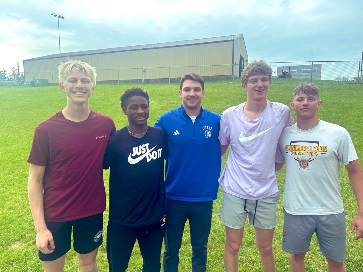 Thanks for coming to Fennimore and meeting some of our athletes!   <a href="/MornhinwegCade/">Coach BC Mornhinweg</a> <a href="/ReeceKelley6/">Reece Kelley</a> <a href="/kinney3_jude/">jude_kinney3</a> <a href="/JahnkeShawn/">Shawn Jahnke-Fiedler</a> #Drake