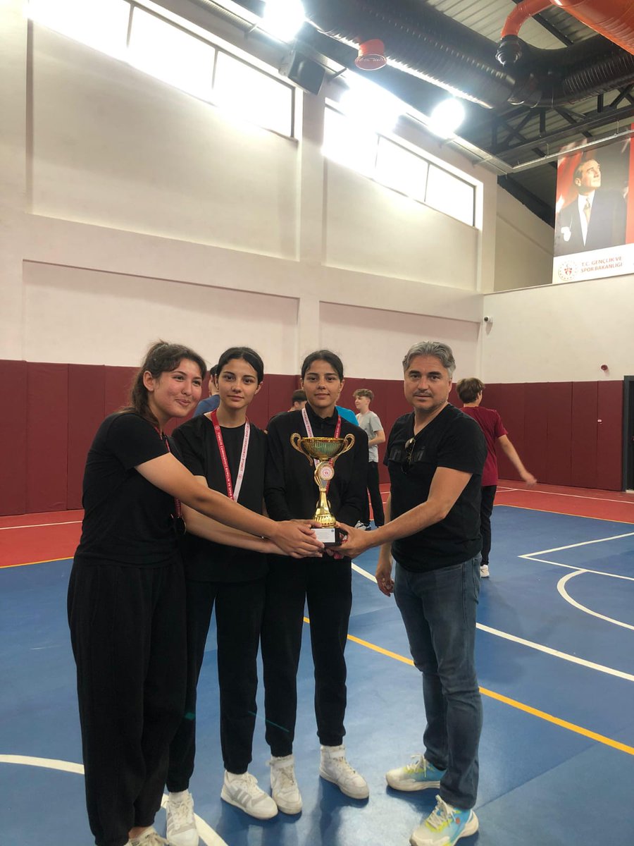 19 Mayıs Atatürk'ü Anma Gençlik ve  Spor Bayramı Genç Kızlar Masa Tenisi Turnuvasında İlçe 1. olan okul masa tenisi kız takımımızı tebrik ederiz.<a href="/fazilet_durmus/">Fazilet Öğretmen 🇹🇷</a> <a href="/kltiinerolu/">Fevzi Kültiğin Eroğlu</a> <a href="/MersinMEM/">Mersin İl Millî Eğitim Müdürlüğü</a> <a href="/SilifkeArGe/">Silifke Mem</a>