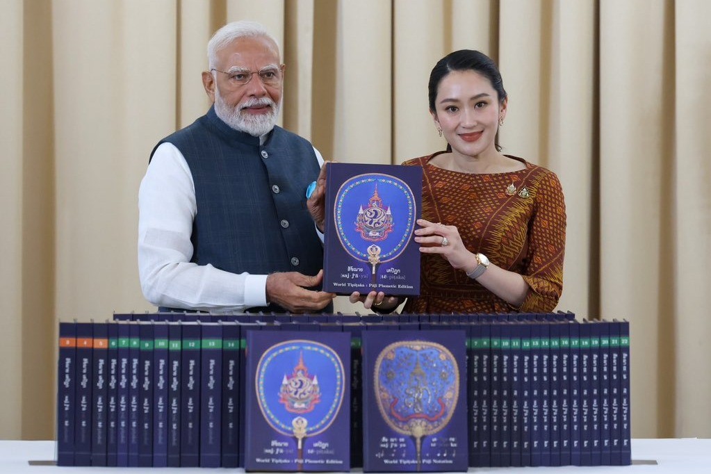 Thailand in India (@thailandinindia) on Twitter photo ðđððĪðŪðģ On 13 May 2025, Amb.-designate Chavanart presented the World Tipiáđaka: SajjhÄya to India, received by <a href="/MEAIndia/">Randhir Jaiswal</a>, following the earlier handover between the two PMs during the Official Visit.
A testament to deep ðđðâðŪðģ ties and centuries-old Buddhist connection. ðđððĪðŪðģ On 13 May 2025, Amb.-designate Chavanart presented the World Tipiáđaka: SajjhÄya to India, received by <a href="/MEAIndia/">Randhir Jaiswal</a>, following the earlier handover between the two PMs during the Official Visit.
A testament to deep ðđðâðŪðģ ties and centuries-old Buddhist connection.