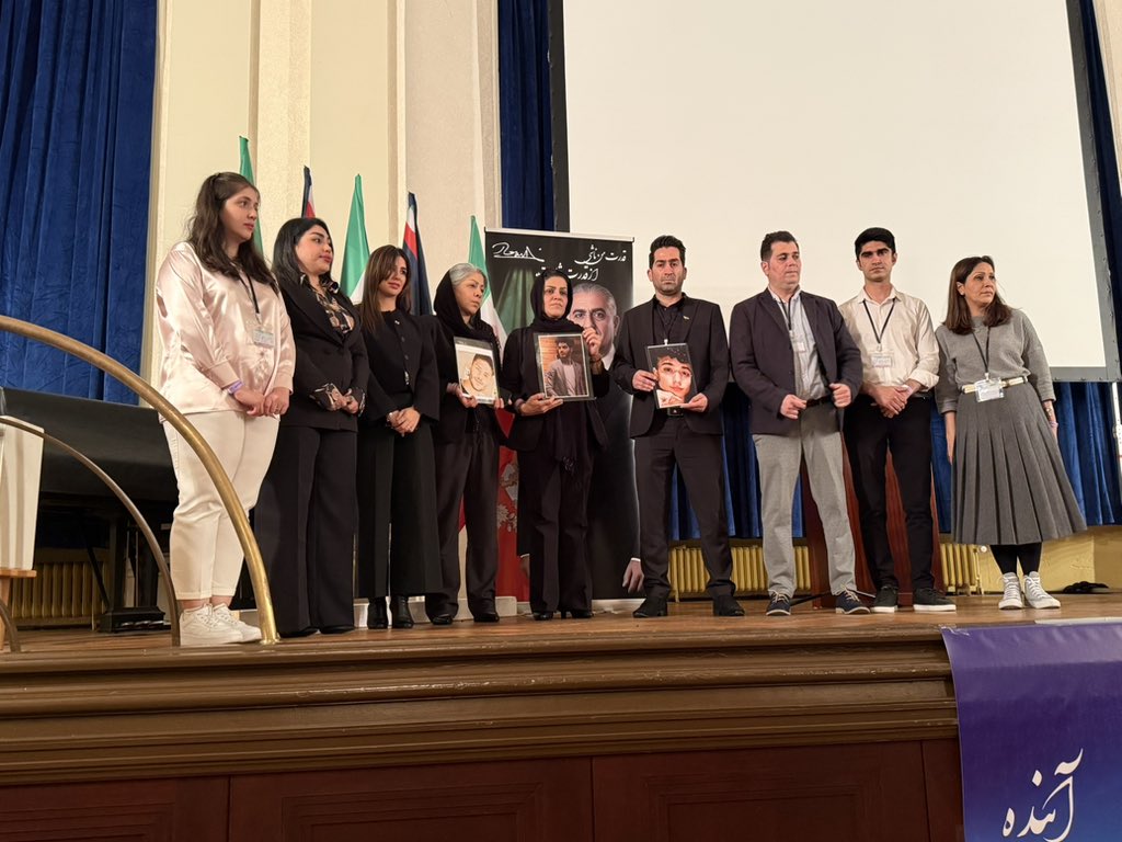 «کنفرانس زنان توانمند و‌مردان همراه »
در کنار توانمندترین زنان و‌همراه ترین مردان ایران زمین .
هیچ کلامی را یارای توصیف شهامت و شکوه دادخواهی این مادران جاویدنامان نیست .
💚🤍❤️
کنفرانس حزب لیبرال مشروطه در هامبورگ آلمان 
“The Empowered Women &amp; Supportive Men Conference”
Among