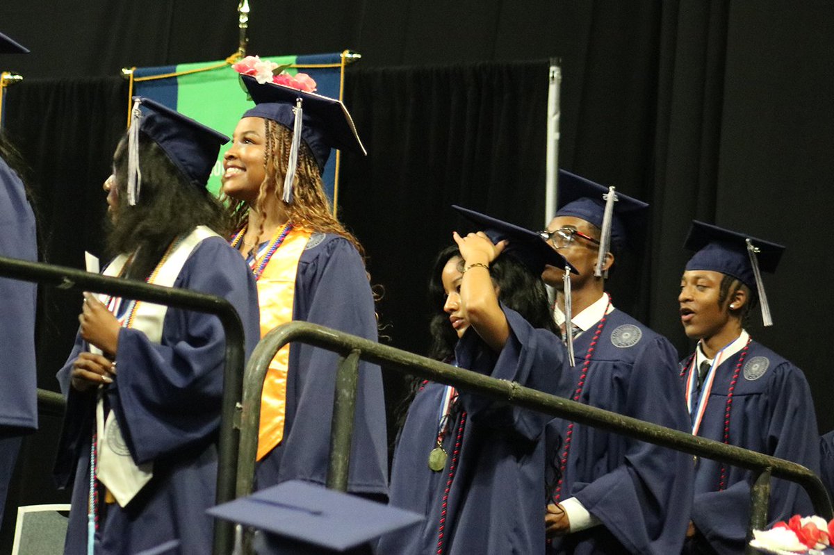 Portsmouth Schools (@portsvaschools) on Twitter photo Congratulations to the 39 PPS seniors who have now earned their associate's degree from Tidewater Community College through the PPS Dual Enrollment program! See more commencement photos here: facebook.com/media/set/?van… #PPSShines #CaPPSandGowns #DualEnrollment #TCCGrad25 <a href="/TCCva/">Tidewater Community College</a> Congratulations to the 39 PPS seniors who have now earned their associate's degree from Tidewater Community College through the PPS Dual Enrollment program! See more commencement photos here: facebook.com/media/set/?van… #PPSShines #CaPPSandGowns #DualEnrollment #TCCGrad25 <a href="/TCCva/">Tidewater Community College</a>
