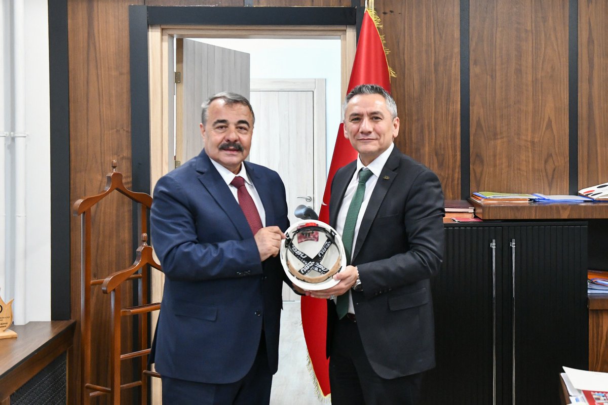 İŞ SAĞLIĞI VE GÜVENLİĞİ HAFTASI KAPSAMINDA EGO GENEL MÜDÜRLÜĞÜNE ZİYARET

Ankara Büyükşehir Belediyesi Sağlık İşleri Dairesi Başkanı Sayın Mustafa ÜNSAL, 8 Mayıs 2025 Perşembe günü, İş Sağlığı ve Güvenliği Haftası dolayısıyla EGO Genel Müdürü Sayın Adem YILGIN ve Genel Müdür