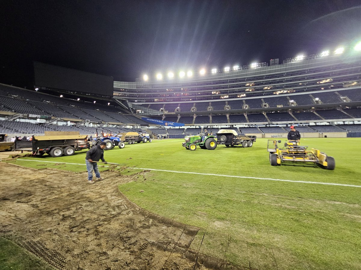 GreenSource_USA's tweet photo. There's nothing like a late night/early morning field tear-out... Big thanks to our dedicated crew and everyone else who lent a helping hand to get the job done this past weekend!

@SoldierField #GreenSourceUSA #YourSodSource #AllNighter https://t.co/iRStCOow5X