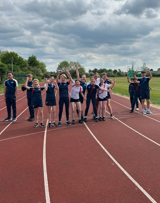 StraUponAvonSch's tweet image. Today we host the last of our College Charity Fun Run events. Year 7 ran a collective 8km in 50mins, with some challenges thrown in. whilst Y8 clocked up a total of 142 laps. So Y9, what can you do this afternoon? #SuASEngage #SuASCommunity