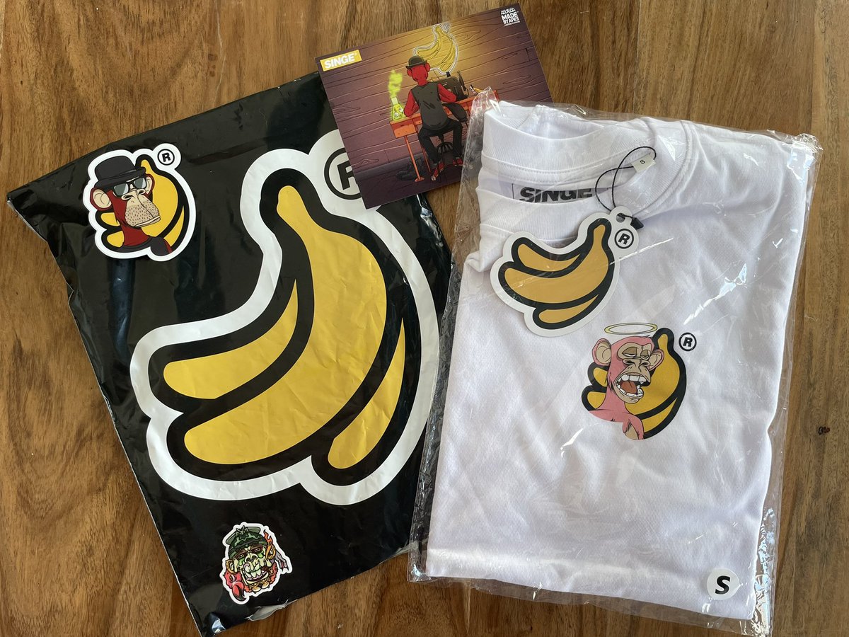 Just received my merch from <a href="/Singe_int/">SINGE® 🍌</a> 

I love my ape 🩷
Thanks <a href="/dim8765/">dim.eth</a> 🥰