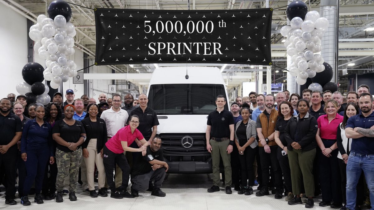 Desde su lanzamiento global en 1995, la Mercedes-Benz Sprinter redefinió lo que un vehículo comercial podía ser. Tres décadas después, celebramos un nuevo hito: ¡5 millones de unidades producidas en todo el mundo!