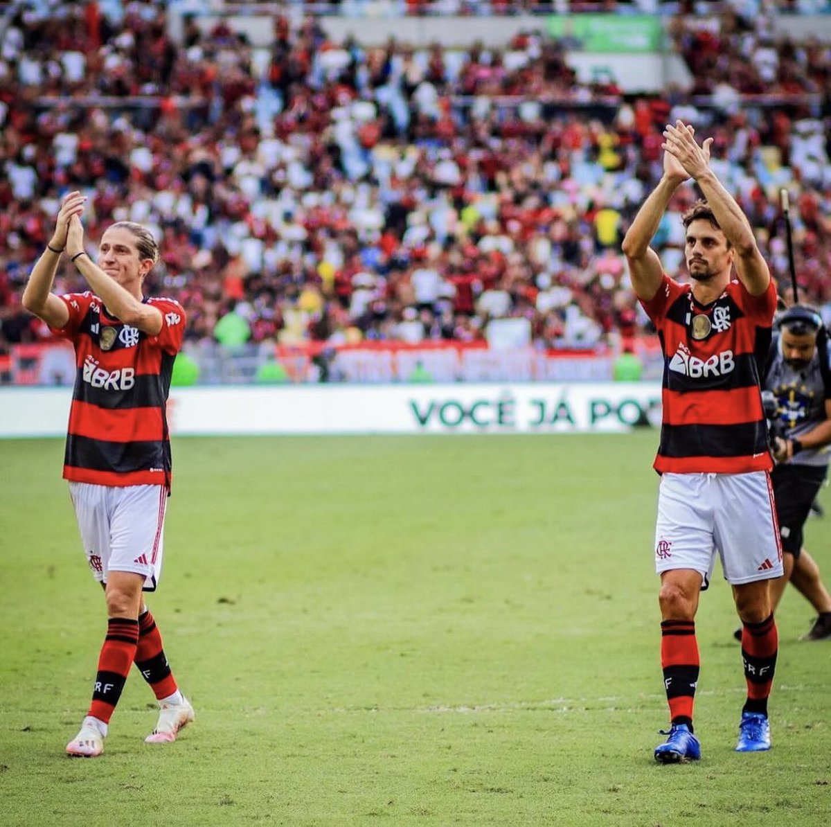 Saíram juntos do Flamengo e agora irão trabalhar juntos no time profissional. 🇧🇷🔴⚫️

Sucesso ao Rodrigo Caio como auxiliar técnico do Fla! 🇧🇷🔴⚫️