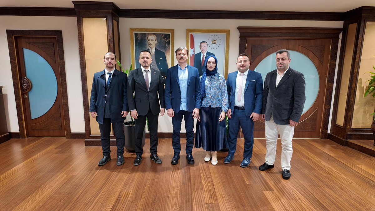 Yeşilay  Bahçelievler Şube Başkanı Erdal Akgül ve yönetim üyelerine misafirimizdi. Kendilerine hoş sohbet ve nazik ziyareti için teşekkür ediyorum.