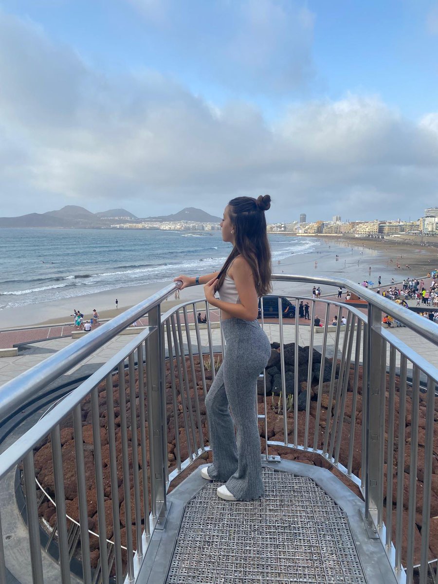 eva 🌔 tweet media