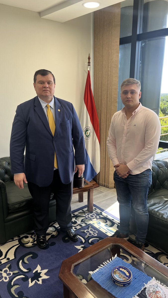 Hoy 13 de Mayo recibí la visita del Presidente del Centro de Estudiantes de la Facultad de Ciencias Jurídicas y Diplomáticas de la UCA , el Universitario Juan Manuel González F, interesado en saber los avances de la renegociación del anexo C de Itaipu Binacional .