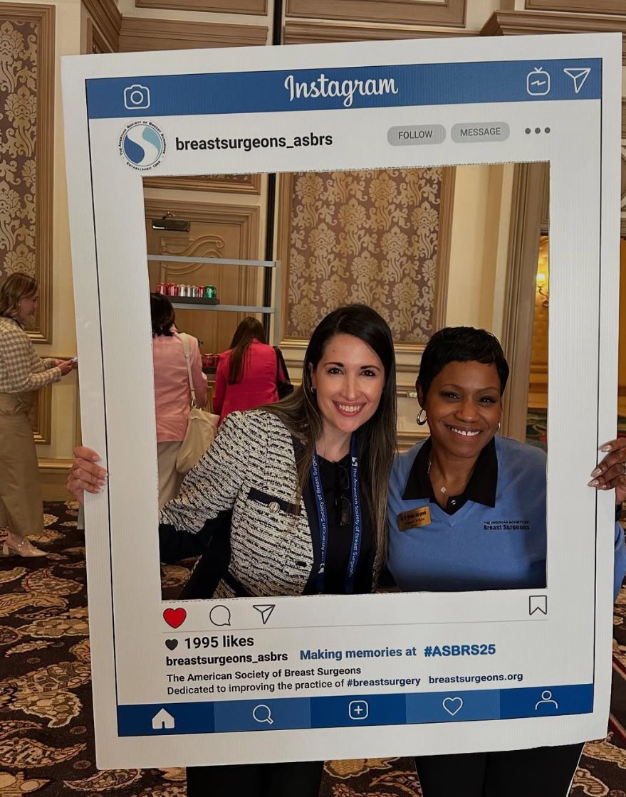 UTSW_Surgery's tweet image. Last week, Dr. Deborah Farr (Breast Surgical Oncologist) & some of our research assistants attended the American Society of Breast Surgeons meeting, where top breast surgeons from across the country gathered to share the latest research, clinical advancements & hear key updates.