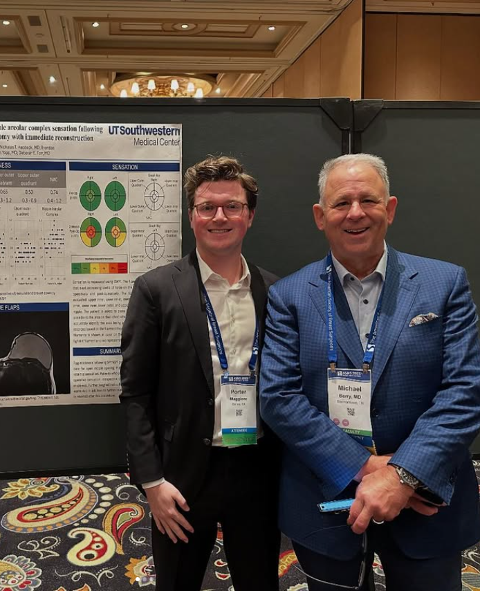 UTSW_Surgery's tweet image. Last week, Dr. Deborah Farr (Breast Surgical Oncologist) & some of our research assistants attended the American Society of Breast Surgeons meeting, where top breast surgeons from across the country gathered to share the latest research, clinical advancements & hear key updates.