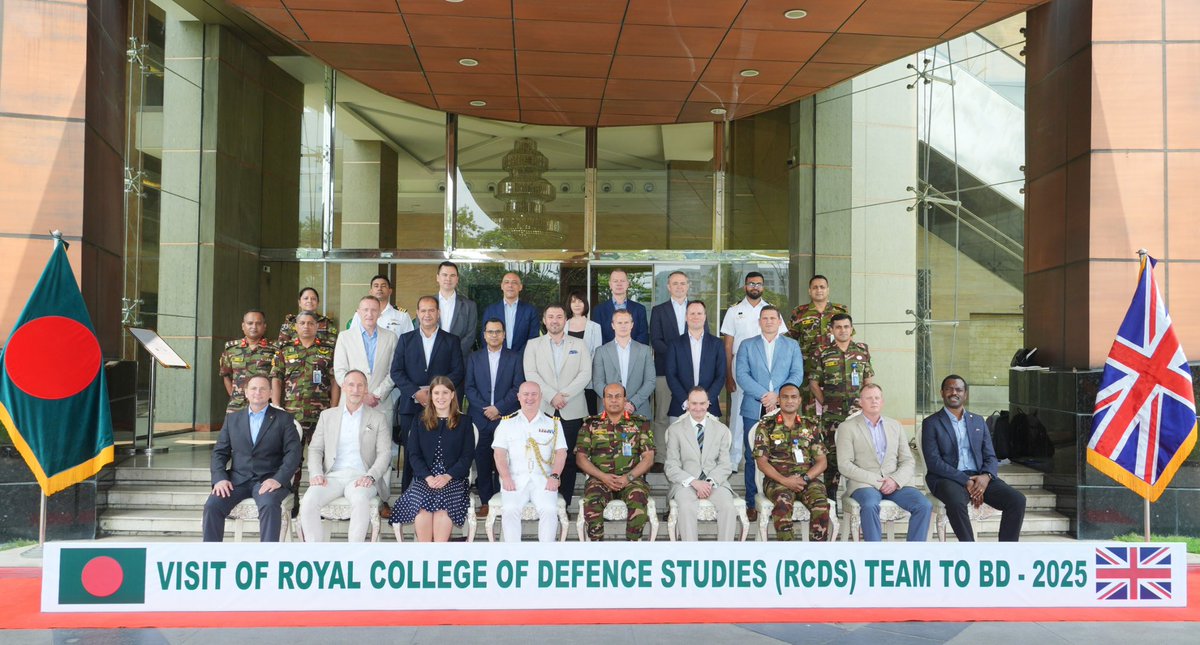 BDArmyOfficial's tweet image. Visit of RCDS Delegation at Army Headquarters
Dhaka, 13 May 2025 (Tuesday): A delegation from the Royal College of Defence Studies (RCDS), United Kingdom, paid a courtesy call on with Lt Gen Mizanur Rahaman Shamim, BP, SBP, OSP, BAM, ndc, psc, Chief of General Staff (CGS) of…