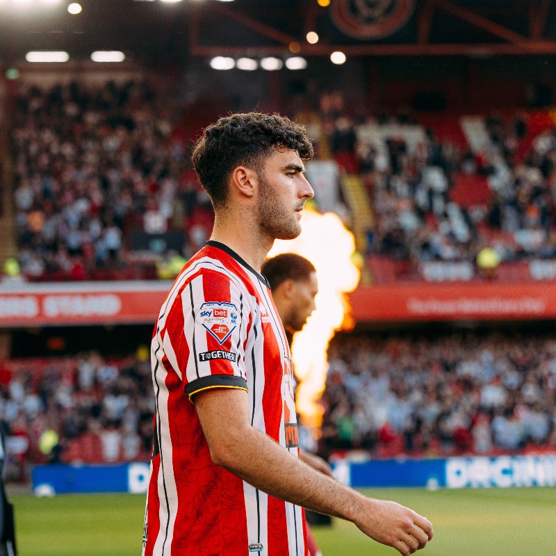 SheffieldUnited's tweet photo. The lads wore unique heart-shaped play-off sleeve badges against Bristol City in support of @SkyBet and @TheBHF’s #EveryMinuteMatters campaign. 👕

The powerful campaign has already encouraged 290,000 football fans to learn life-saving CPR. ❤️