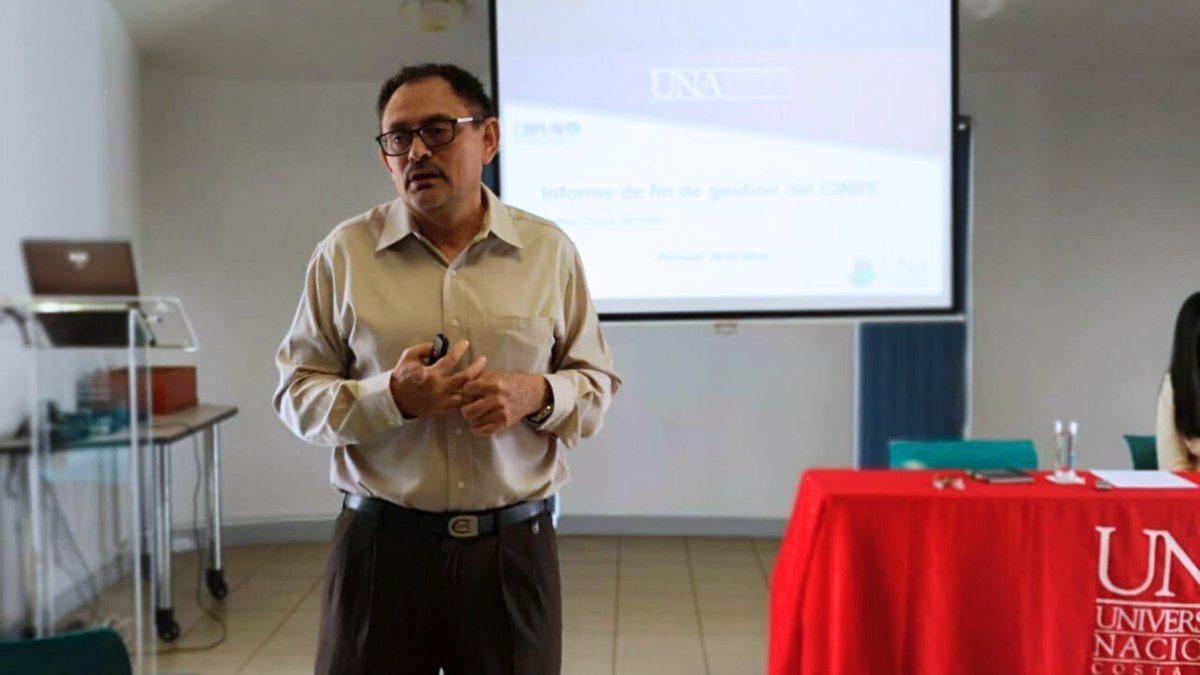 FCEA_UdelaR's tweet photo. Seminario del Grupo de Desarrollo del #IECON
💬 "Sistemas de innovación para la transformación regenerativa, experiencias en Costa Rica"
🗣️ Dr. Jeffrey Orozco, catedrático de @comunidadUNACR
🗓️ Miércoles 14 de mayo, 14 h
📍 Salón 1, EIP
ℹ️ Más info. ➡️ https://t.co/RlpaNdOAns https://t.co/HLWaWlBp0p