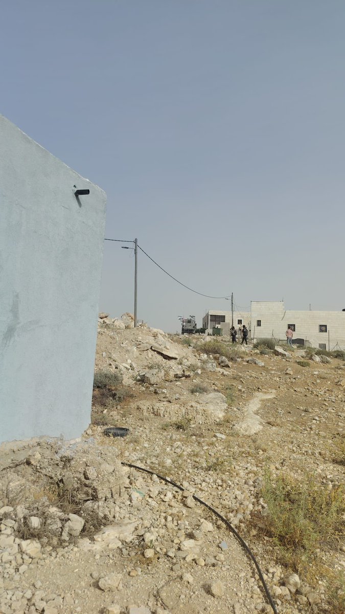 MohammadHureini's tweet image. 🚨 My village is under attack!
In my village Tuwani in My community Masafer Yatta ,armed extremists Israeli settlers, protected by the Israeli forces,are shooting at anyone who resists.
My family, my neighbors,all under siege by a violent mob.
The terror is not ending by 🇮🇱