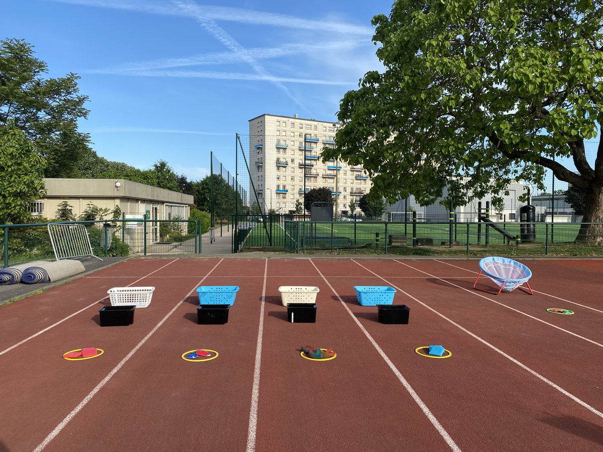Joliot Curie (@joliotcurie5) on Twitter photo Journée sportive au stade de la ville <a href="/chatillon92320/">Ville de Châtillon</a>
Un engagement de la communauté éducative pour le développement des compétences sportives des élèves de <a href="/JoliotCurie5/">Joliot Curie</a>
Au programme :
✅Sauter
✅Lancer
✅Courir
#competences #olympiades #programmes #PE Journée sportive au stade de la ville <a href="/chatillon92320/">Ville de Châtillon</a>
Un engagement de la communauté éducative pour le développement des compétences sportives des élèves de <a href="/JoliotCurie5/">Joliot Curie</a>
Au programme :
✅Sauter
✅Lancer
✅Courir
#competences #olympiades #programmes #PE