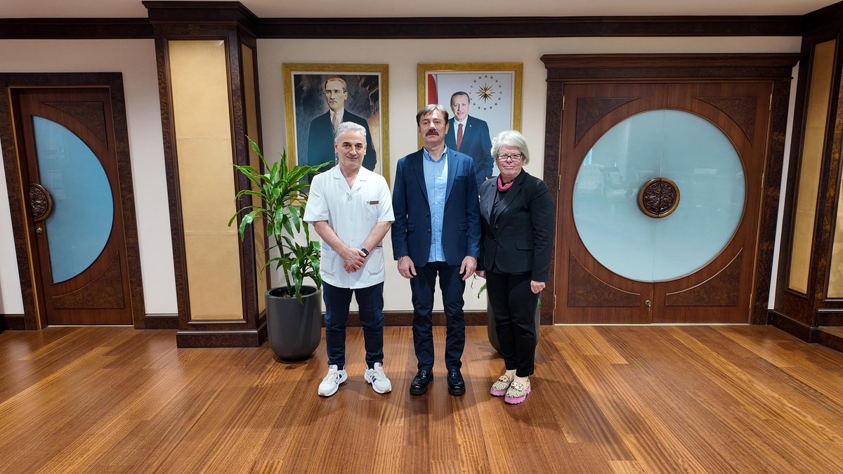 Eyüpsultan Devlet Hastanesi Başhekimi Dr. Ömer Aydın misafirimizdi. Kendisine hoş sohbet ve nazik ziyareti için teşekkür ediyorum.