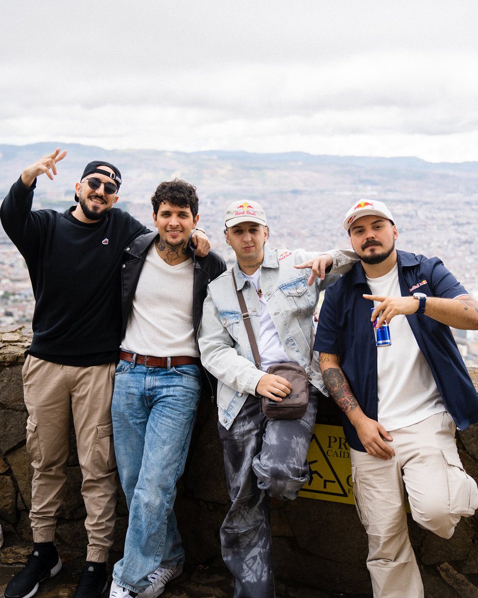¡Que chimba, parce! 

#RedBullBatalla: De Plaza en Plaza en
#CodigoDeBarras. 

Así  <a href="/MechaMaturin/">mecha maturin</a>, <a href="/Noult1/">Noult</a>, <a href="/Rapder5/">Rapder</a> y #Elevn en Colombia en la cuarta parada de la gira de plazas de #RedBullBatalla.