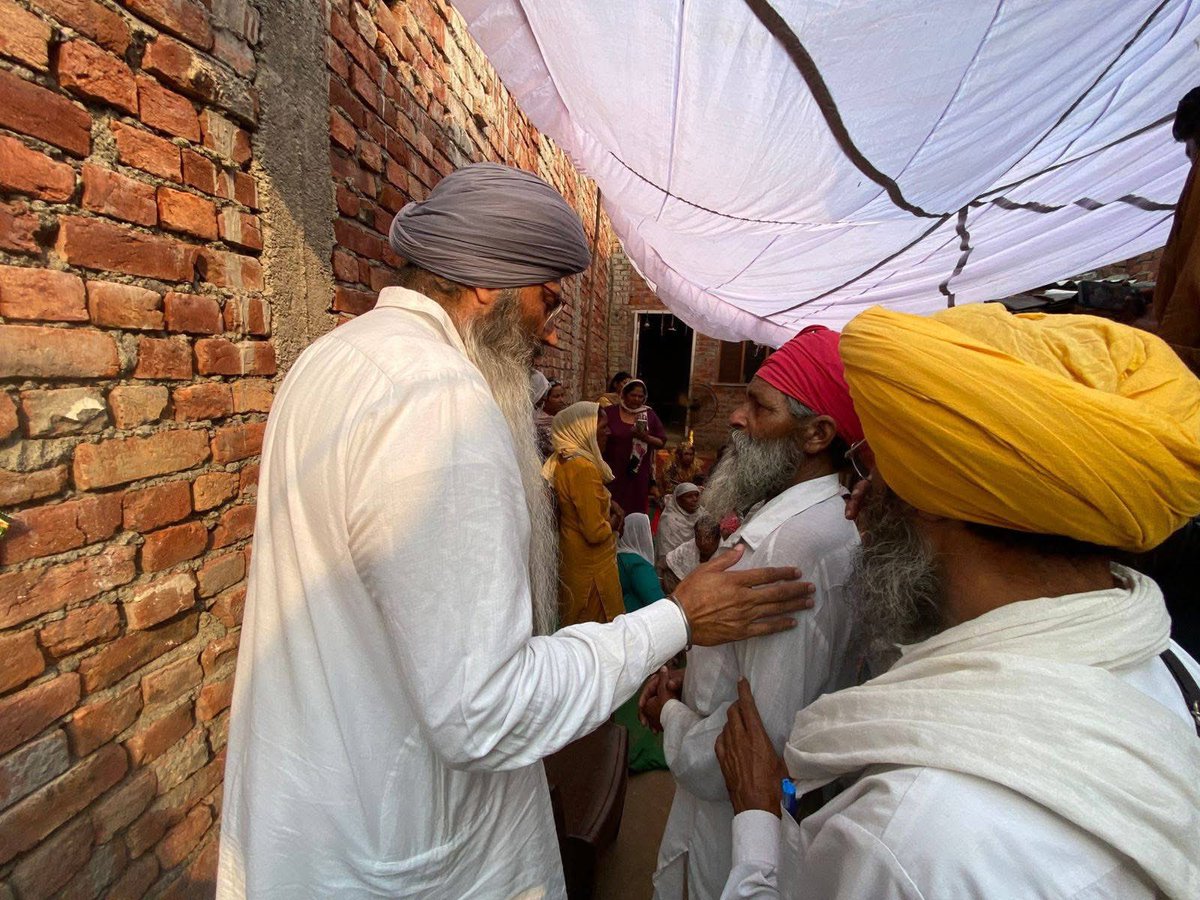 ਜ਼ਿਲ੍ਹਾ ਅੰਮ੍ਰਿਤਸਰ ਵਿੱਚ ਜ਼ਹਿਰੀਲੀ ਸ਼ਰਾਬ ਪੀ ਕੇ ਮਰਨ ਵਾਲੇ ਲੋਕਾਂ ਦੇ ਘਰਾਂ ਵਿੱਚ ਜਾ ਕੇ ਸ਼੍ਰੋਮਣੀ ਅਕਾਲੀ ਦਲ ਅੰਮ੍ਰਿਤਸਰ ਦੇ ਕਾਰਜਕਾਰੀ ਪ੍ਰਧਾਨ ਸ. ਇਮਾਨ ਸਿੰਘ ਮਾਨ ਨੇ ਦੁੱਖ ਸਾਂਝਾ ਕੀਤਾ।