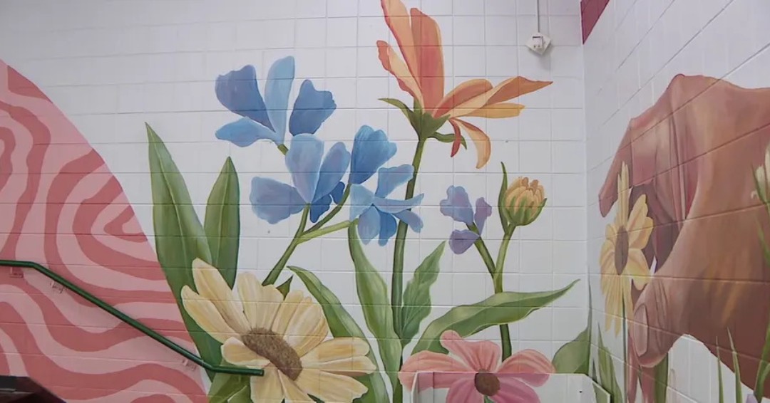 John Hopkins Middle School's latest mural, "Nourishing Growth," was partially designed and painted by students as part of a collaboration with a St. Petersburg muralist. 🌸 Hear the whole story at fox13news.com/news/john-hopk…